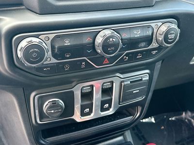 2022 Jeep Wrangler - Photo 14