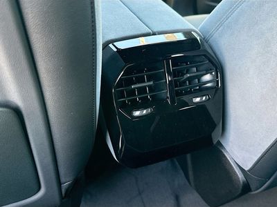 2026 BMW iX - Photo 18