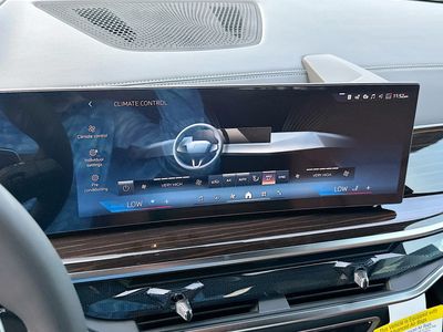 2026 BMW X5 — photo 13 view