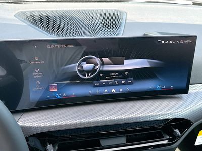 2026 BMW i4 - Photo 13