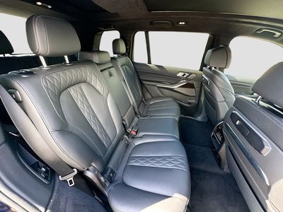 2025 BMW X7 - Photo 23