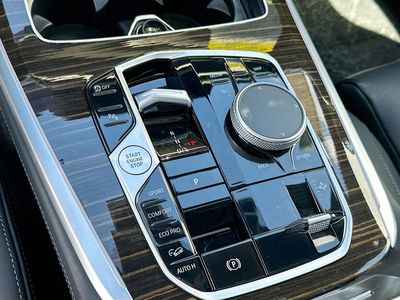 2025 BMW X7 - Photo 14