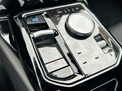 2026 BMW i5 - Photo 14