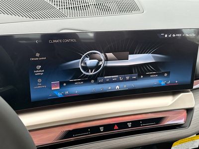 2026 BMW i5 - Photo 13