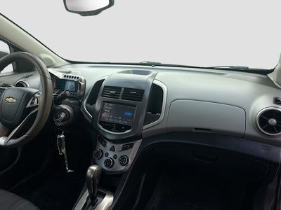 2016 Chevrolet Sonic - Photo 31