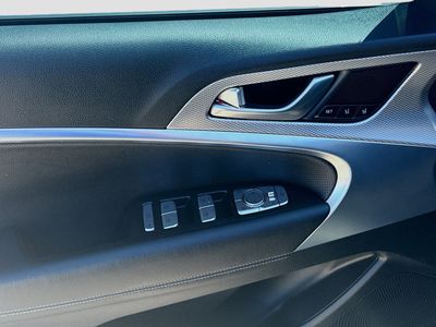 2022 Genesis G70 - Photo 17