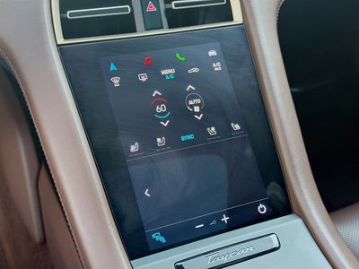 2020 Porsche Taycan - Photo 15