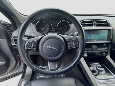 2020 Jaguar F-PACE - Photo 10