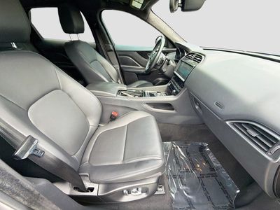 2020 Jaguar F-PACE - Photo 31