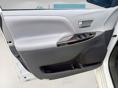 2020 Toyota Sienna - Photo 19