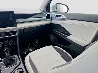 2026 Volkswagen Taos - Photo 18