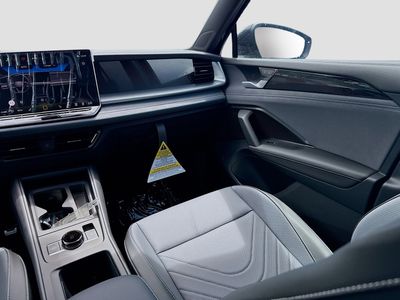 2026 Volkswagen Tiguan — photo 18 view