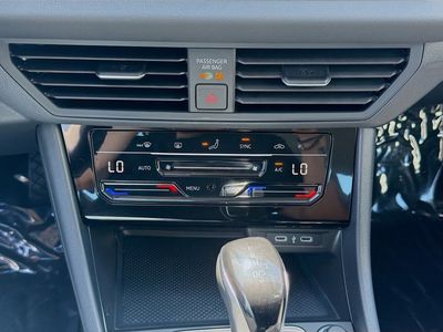 2026 Volkswagen Jetta - Photo 14