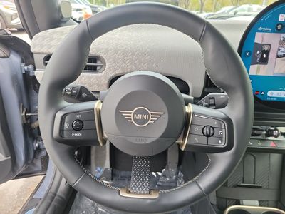 2025 MINI Convertible - Photo 17
