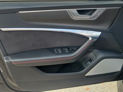 2022 Audi RS 6 Avant - Photo 17