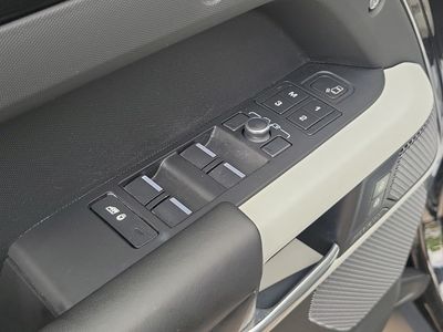 2022 Land Rover Defender - Photo 17