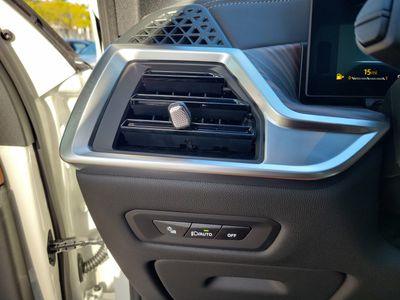 2026 BMW X5 — photo 17 view
