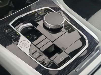 2027 BMW X6 - Photo 32
