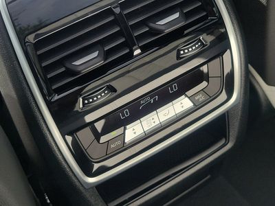 2026 BMW X5 — photo 18 view