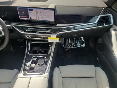 2026 BMW X5 — photo 17 view