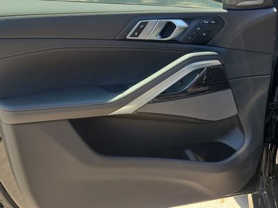 2027 BMW X6 - Photo 17