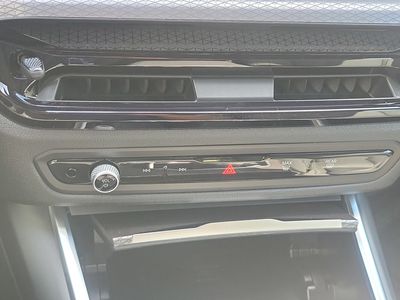 2026 BMW i4 - Photo 32
