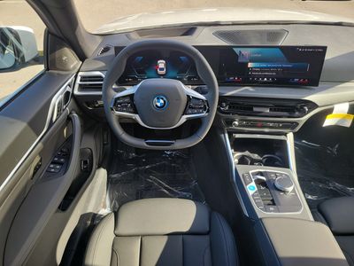 2026 BMW i4 - Photo 16