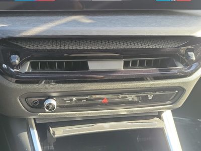 2026 BMW i4 - Photo 32