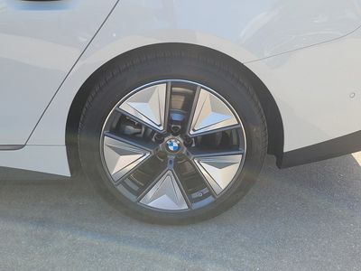 2026 BMW i4 - Photo 9