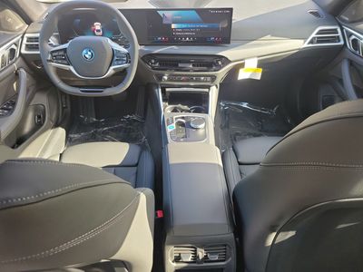 2026 BMW i4 - Photo 15