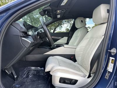 2024 BMW i5 - Photo 13