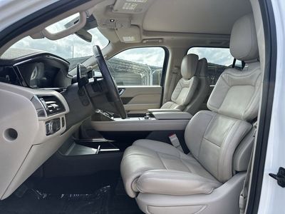 2021 Lincoln Navigator - Photo 13
