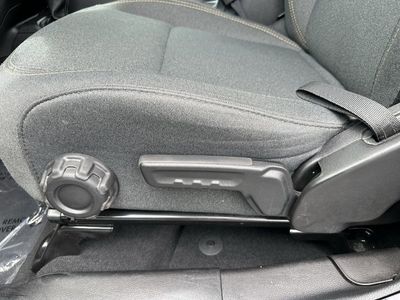2025 Jeep Wrangler - Photo 14