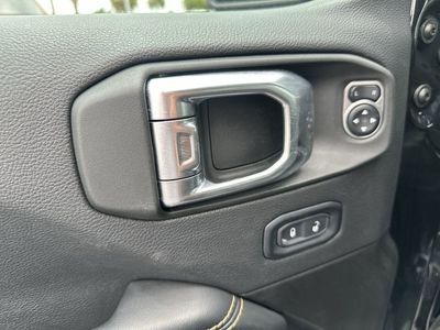 2025 Jeep Wrangler - Photo 15