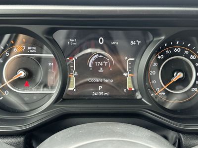 2025 Jeep Wrangler - Photo 10