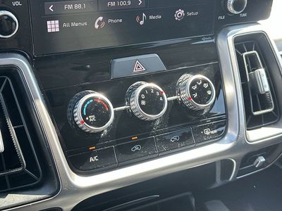 2023 Kia Sorento — photo 16 view