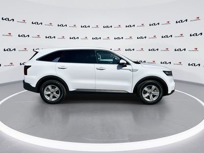 2023 Kia Sorento — photo 9 view