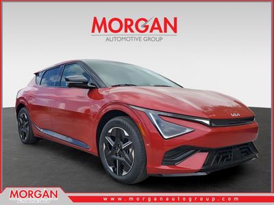 2025 Ki00 EV6 Wind in Runway Red — front three-quarter view