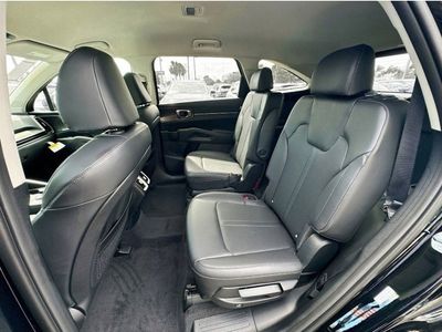 2025 Kia Sorento - Photo 22