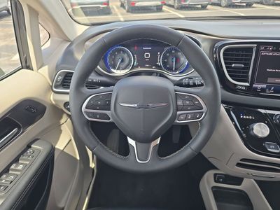 2024 Chrysler Pacifica - Photo 10