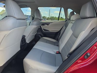 2019 Toyota RAV4 - Photo 13