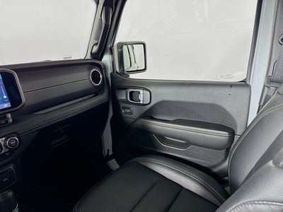 2025 Jeep Wrangler - Photo 24