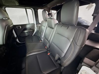 2025 Jeep Wrangler - Photo 25