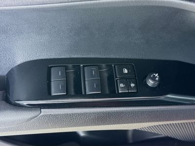 2025 Toyota Camry - Photo 18