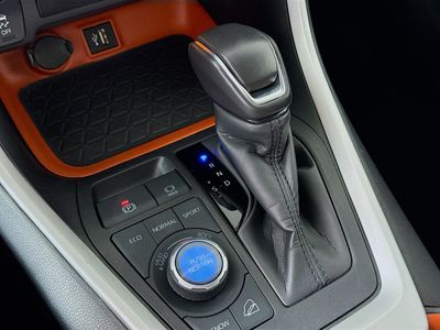 2024 Toyota RAV4 - Photo 17