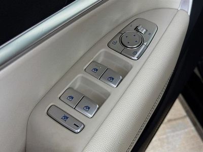 2025 Genesis G70 - Photo 18
