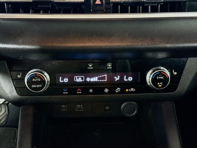 2022 Mitsubishi Outlander - Photo 16