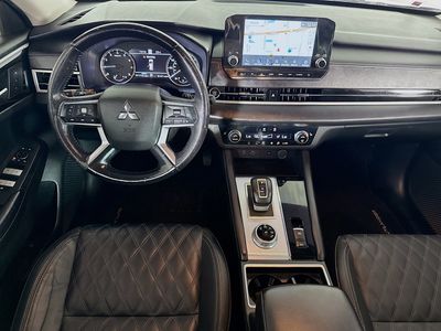 2022 Mitsubishi Outlander - Photo 24