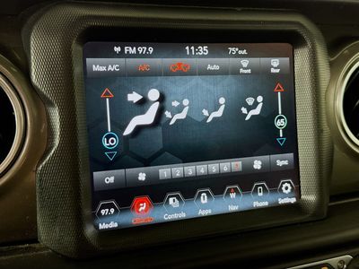 2023 Jeep Gladiator - Photo 16