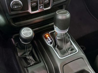 2023 Jeep Gladiator - Photo 17